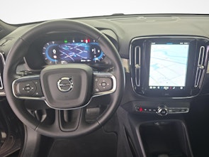 Vehicle image VOLVO XC40 2.0 B4 MH Plus Dark / Jetzt mit attraktivem 1.9% Leasing!