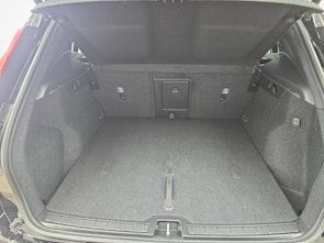 Vehicle image VOLVO XC40 2.0 B4 MH Plus Dark / Jetzt mit attraktivem 1.9% Leasing!