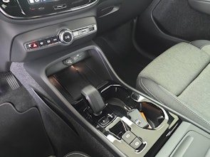 Vehicle image VOLVO XC40 2.0 B4 MH Plus Dark / Jetzt mit attraktivem 1.9% Leasing!