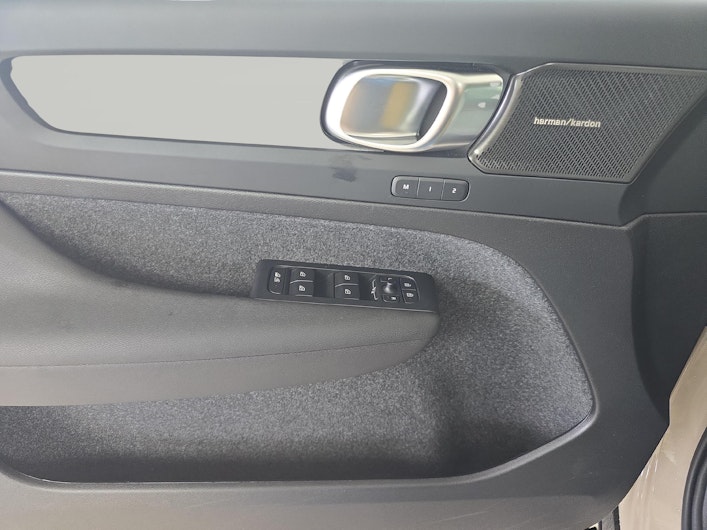 Vehicle image VOLVO EX40