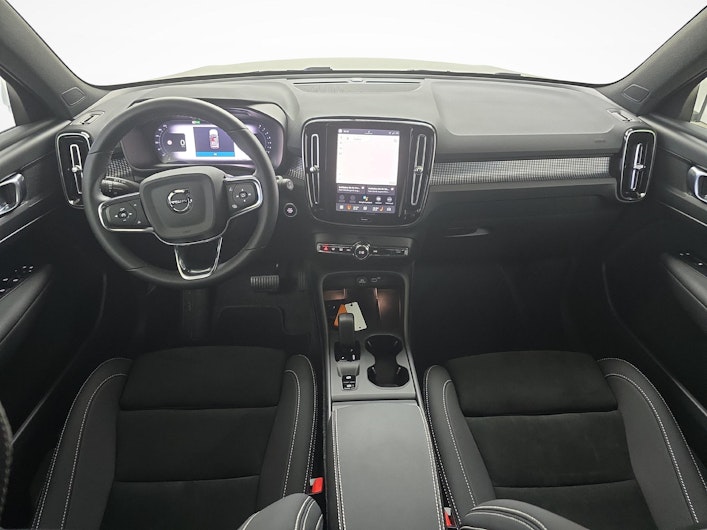 Vehicle image VOLVO XC40