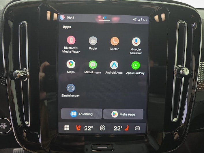 Vehicle image VOLVO XC40