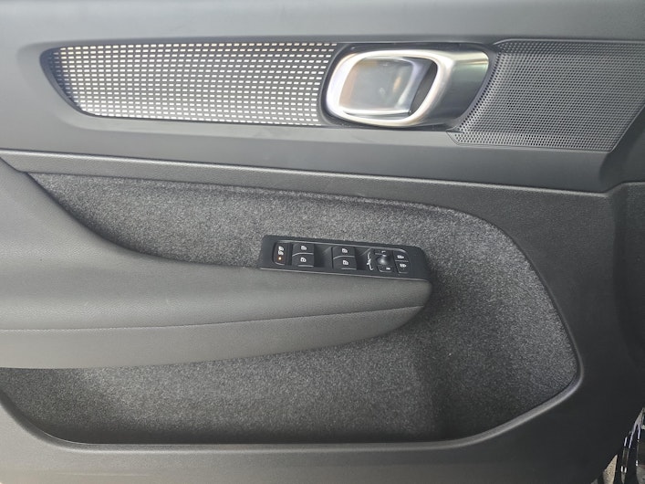 Vehicle image VOLVO XC40