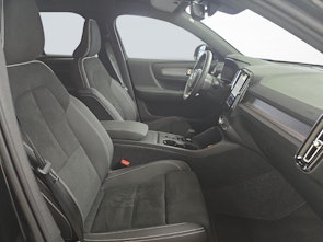 Vehicle image VOLVO XC40 2.0 B3 MH Core