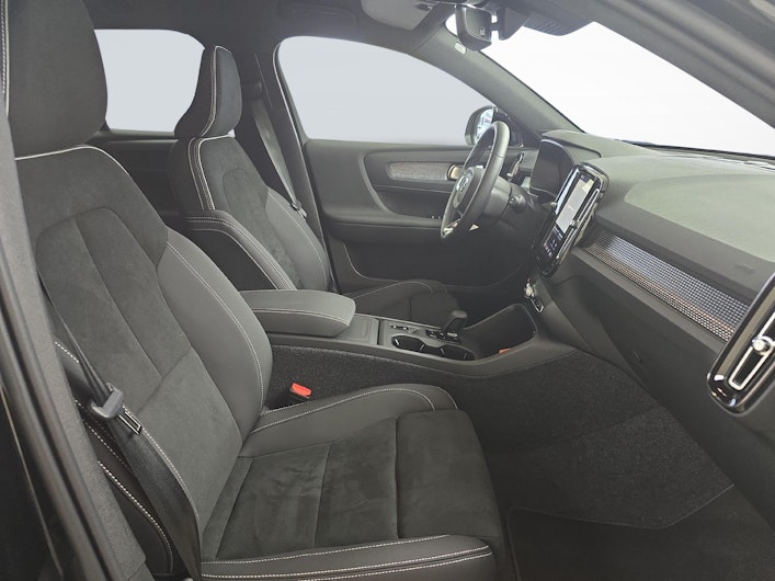 Vehicle image VOLVO XC40