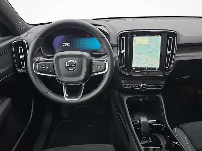 Vehicle image VOLVO C40