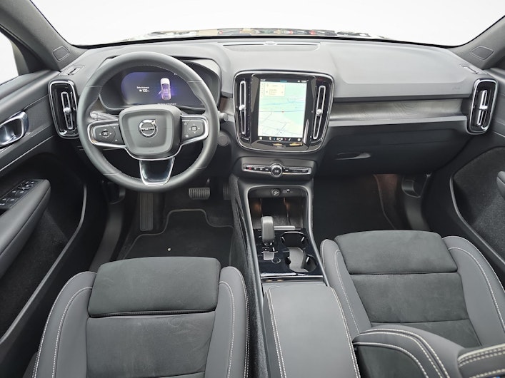 Vehicle image VOLVO C40