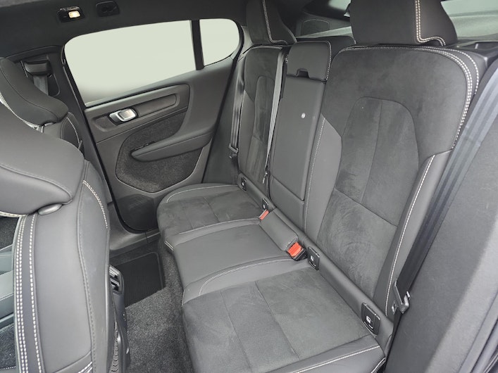 Vehicle image VOLVO C40