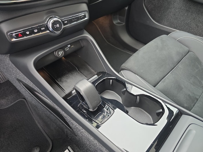 Vehicle image VOLVO C40