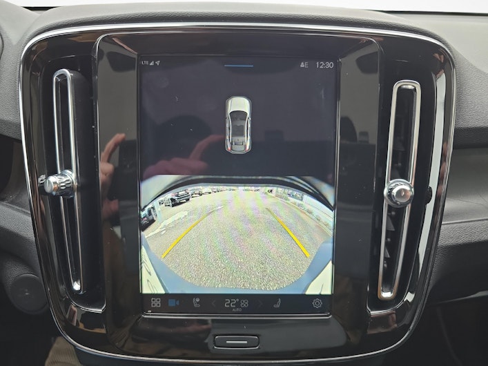 Vehicle image VOLVO C40