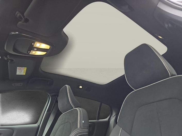 Vehicle image VOLVO C40