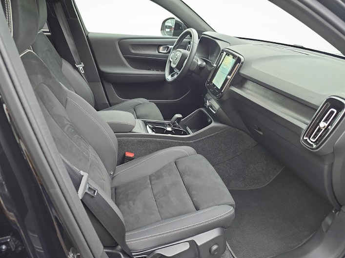 Vehicle image VOLVO C40