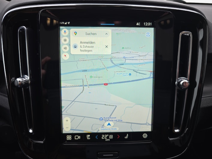 Vehicle image VOLVO C40