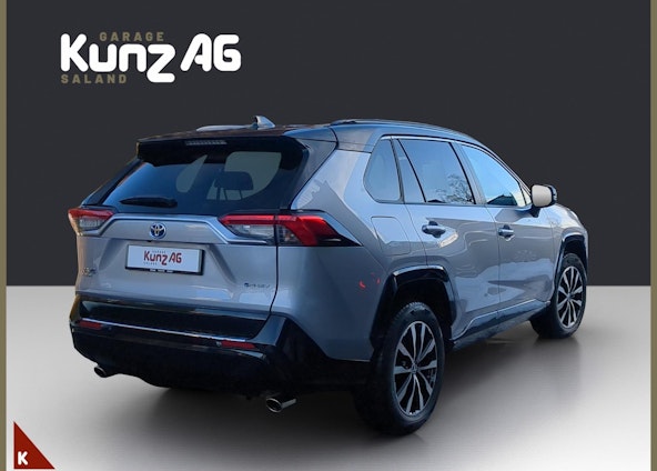 Vehicle image 4 Vehicle image 4