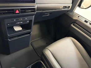 https://vehicle.imgix.net/4152596/5ad77428-0191-4498-8b27-7b22e6a7d358.jpg