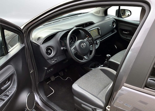 Vehicle image 4 Vehicle image 4