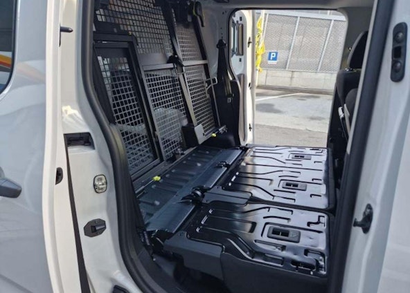 Vehicle image 13 Vehicle image 13