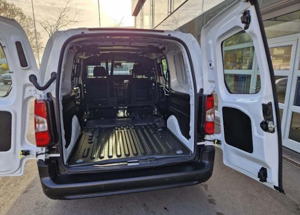 Vehicle image 18 Vehicle image 18