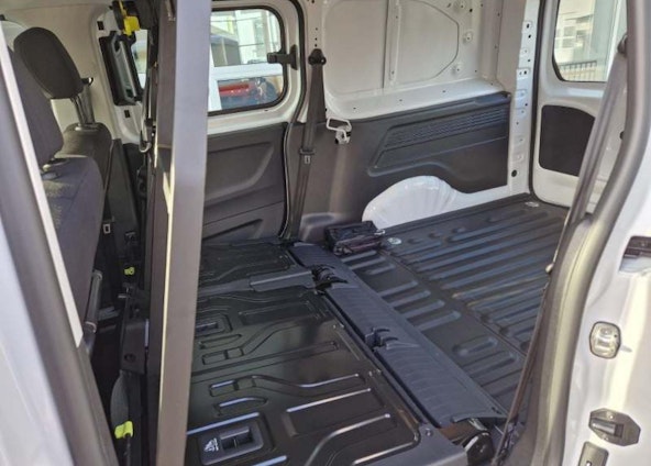 Vehicle image 14 Vehicle image 14