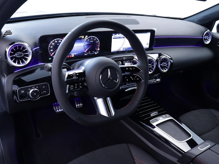 Vehicle image MERCEDES-BENZ A 180