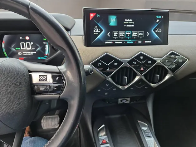 DS Automobiles 3 Crossback E-Tense So Chic