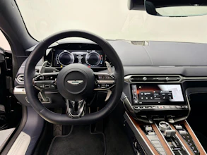 https://vehicle.imgix.net/4152941/904e5b98-7583-479a-87f0-dd550c38086f.jpeg