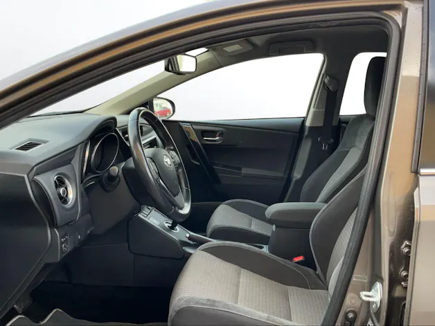 Toyota Auris Touring Sports 1.8 HSD Trend