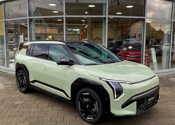 First vehicle image First vehicle image