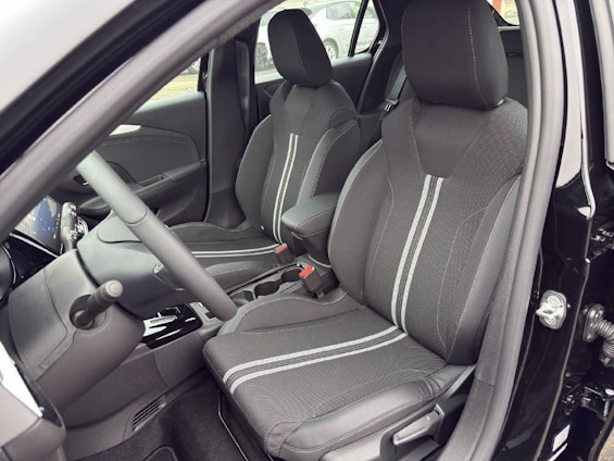 Vehicle image 9 Vehicle image 9