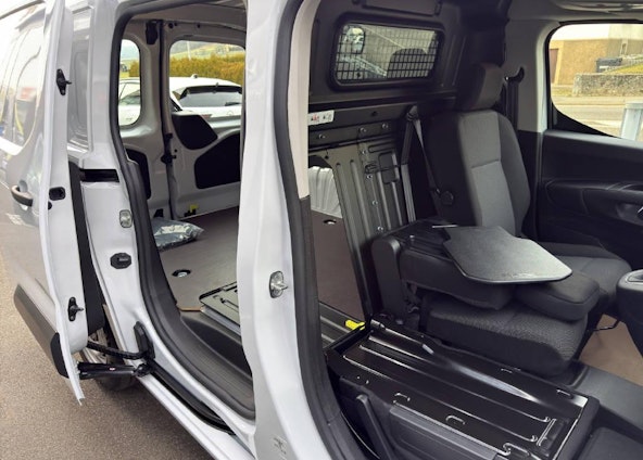 Vehicle image 10 Vehicle image 10