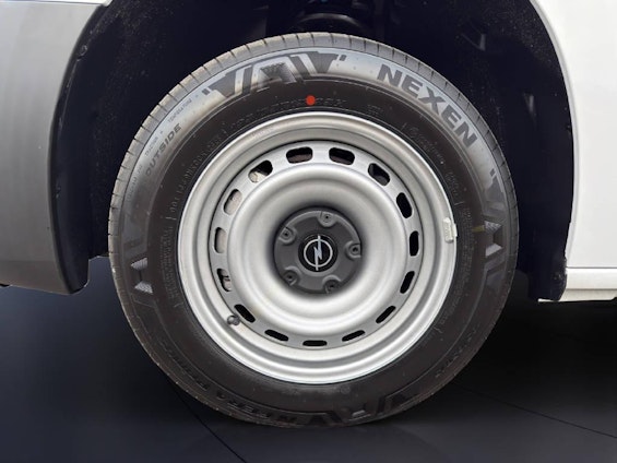 Vehicle image 6 Vehicle image 6