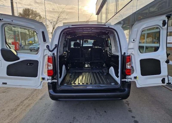 Vehicle image 19 Vehicle image 19