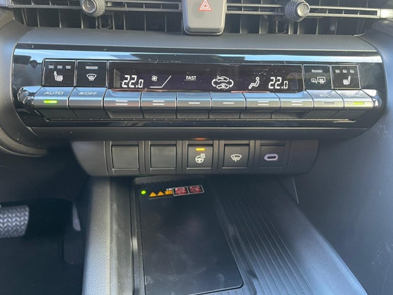 Vehicle image 14 Vehicle image 14