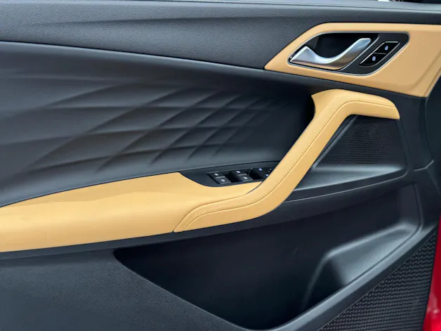 MG HS 1.5 T Luxury Automat