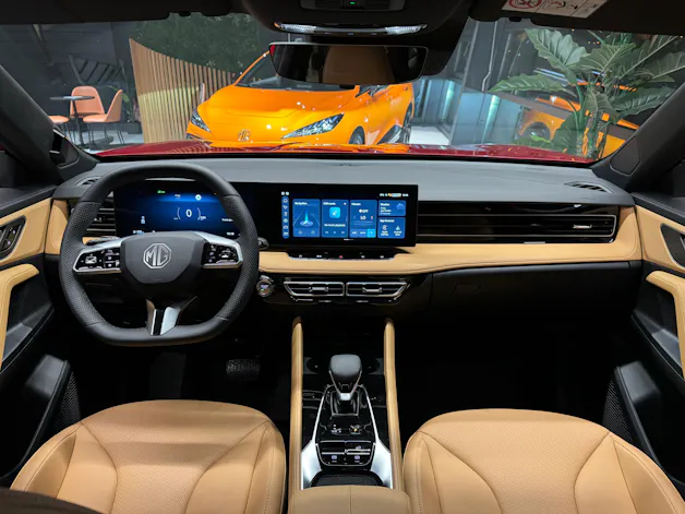 MG HS 1.5 T Luxury Automat