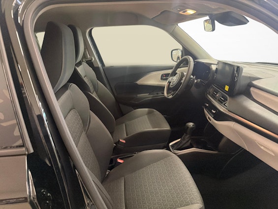 Vehicle image 9 Vehicle image 9