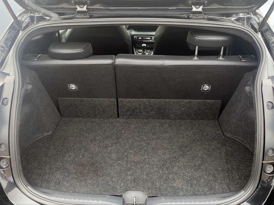 Vehicle image 9 Vehicle image 9