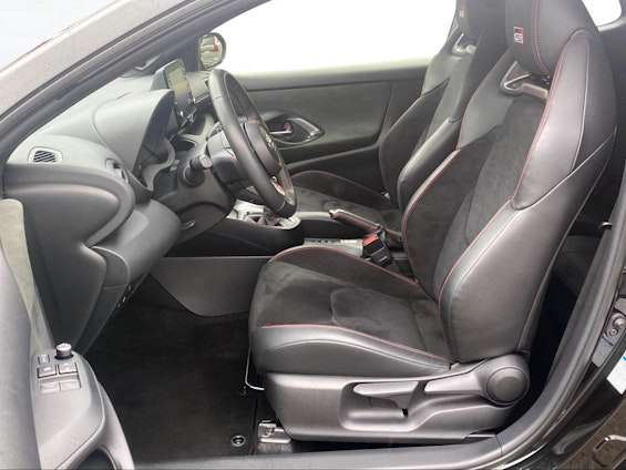 Vehicle image 4 Vehicle image 4