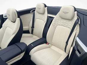 https://vehicle.imgix.net/4154659/db127fda-e39b-40e3-b04b-d19c373c1703.jpg