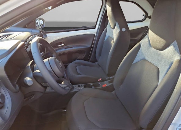 Vehicle image 8 Vehicle image 8