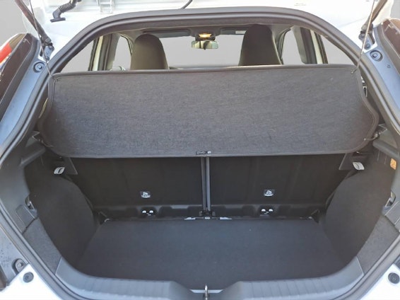 Vehicle image 14 Vehicle image 14