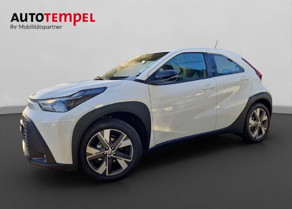 First vehicle image First vehicle image