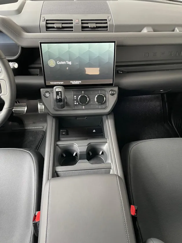 Land Rover Defender 110 4.4 V8 P635 Octa Black Ed.