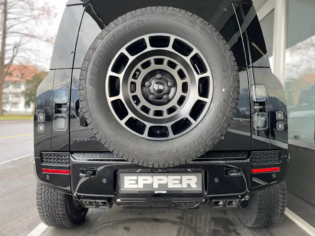 Land Rover Defender 110 4.4 V8 P635 Octa Black Ed.