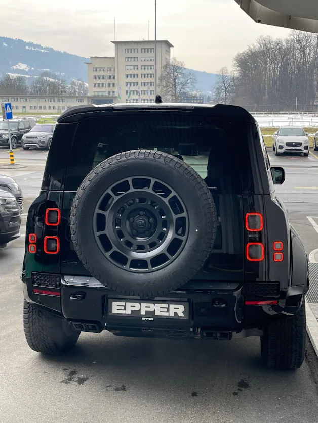 Land Rover Defender 110 4.4 V8 P635 Octa Black Ed.