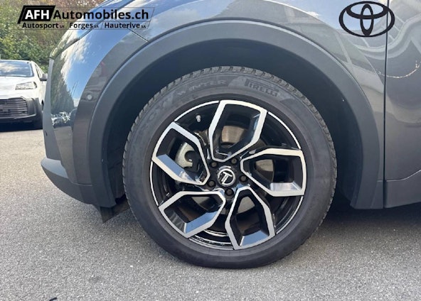 Vehicle image 17 Vehicle image 17