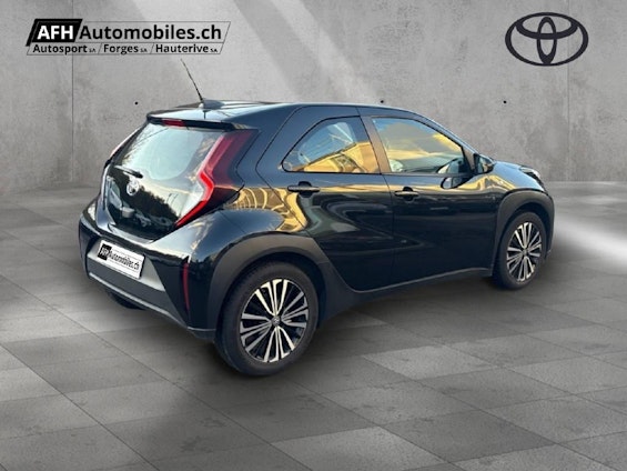 Vehicle image 3 Vehicle image 3