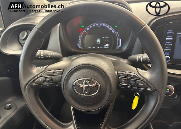 Vehicle image 10 Vehicle image 10