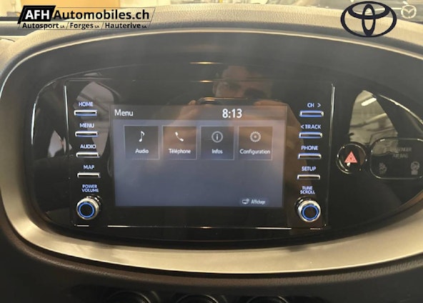 Vehicle image 17 Vehicle image 17