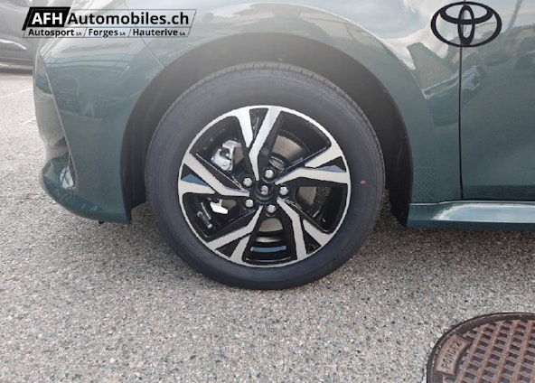 Vehicle image 16 Vehicle image 16